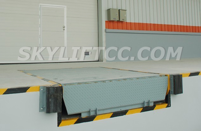 hydraulic dock leveler